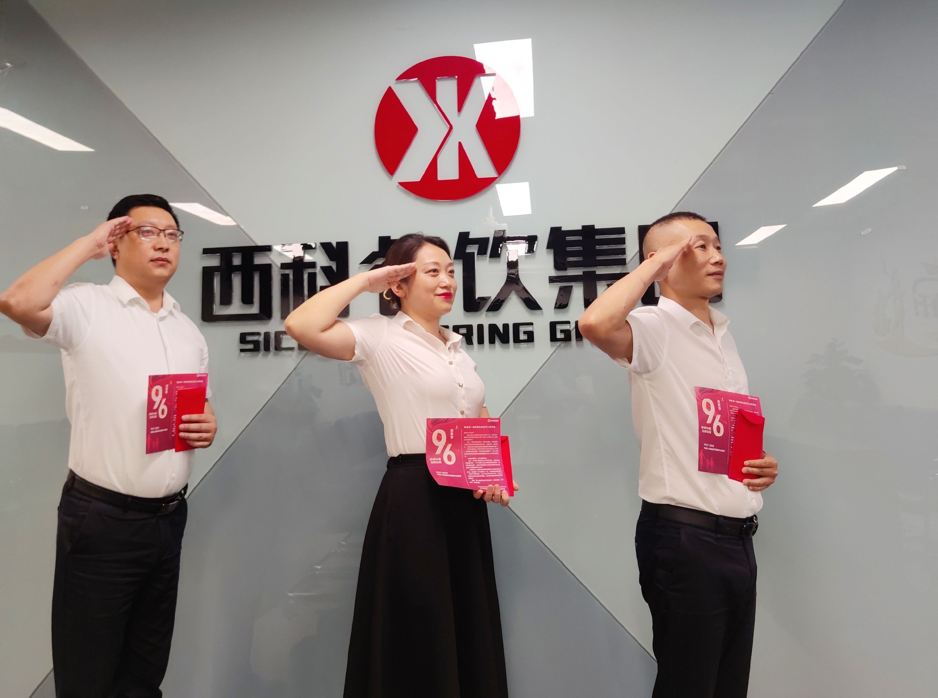 致敬最可爱的人 ——贝斯特餐饮治理集团建军节慰问在岗退役武士职工