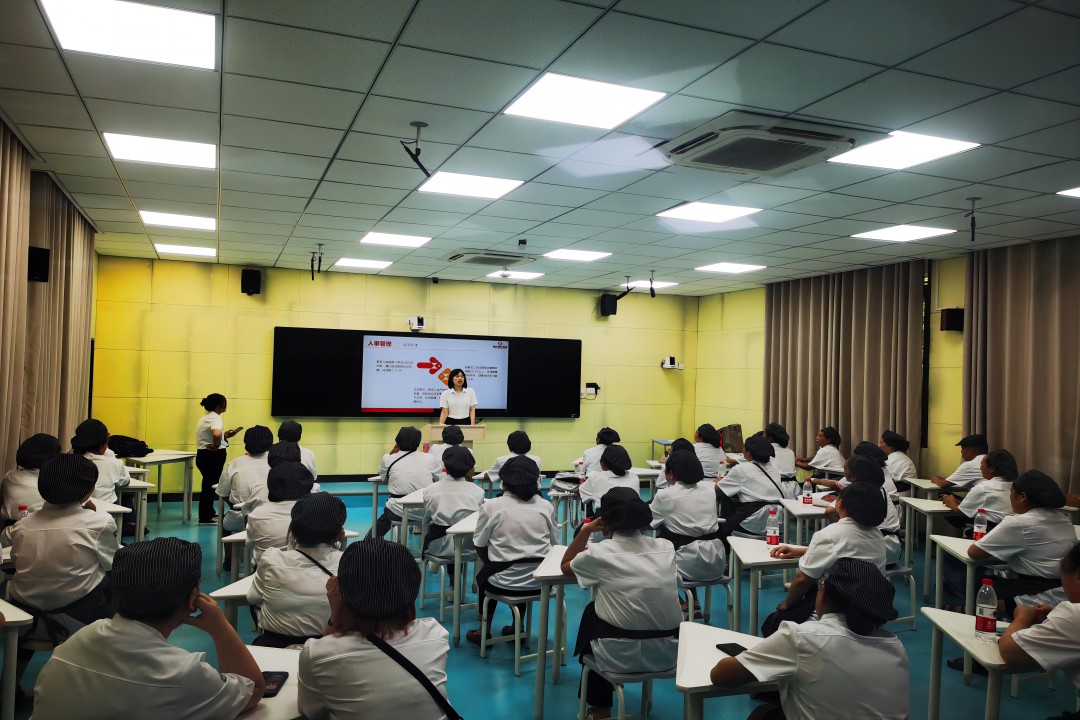贝斯特餐饮集团开展2023年度秋季学期开学前食堂事情职员专项培训