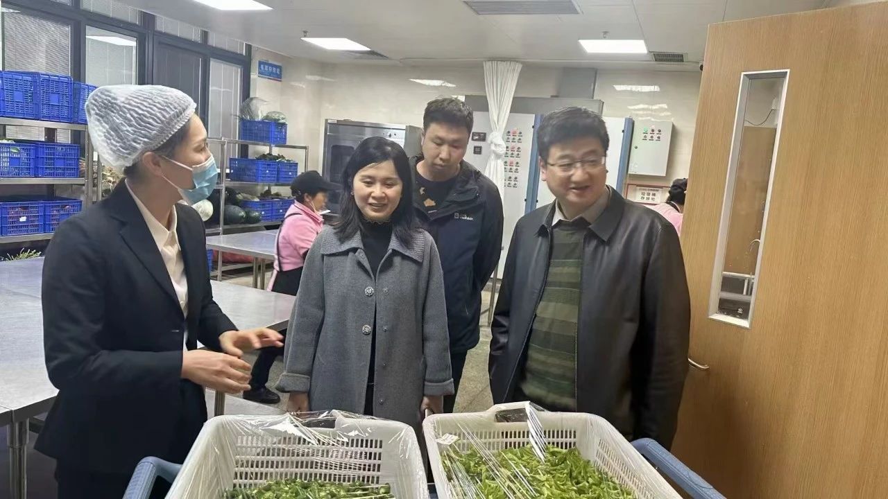 重庆儿童医院食物清静强化行动：副院长陈大鹏带队检查，，，，，确保饮食清静